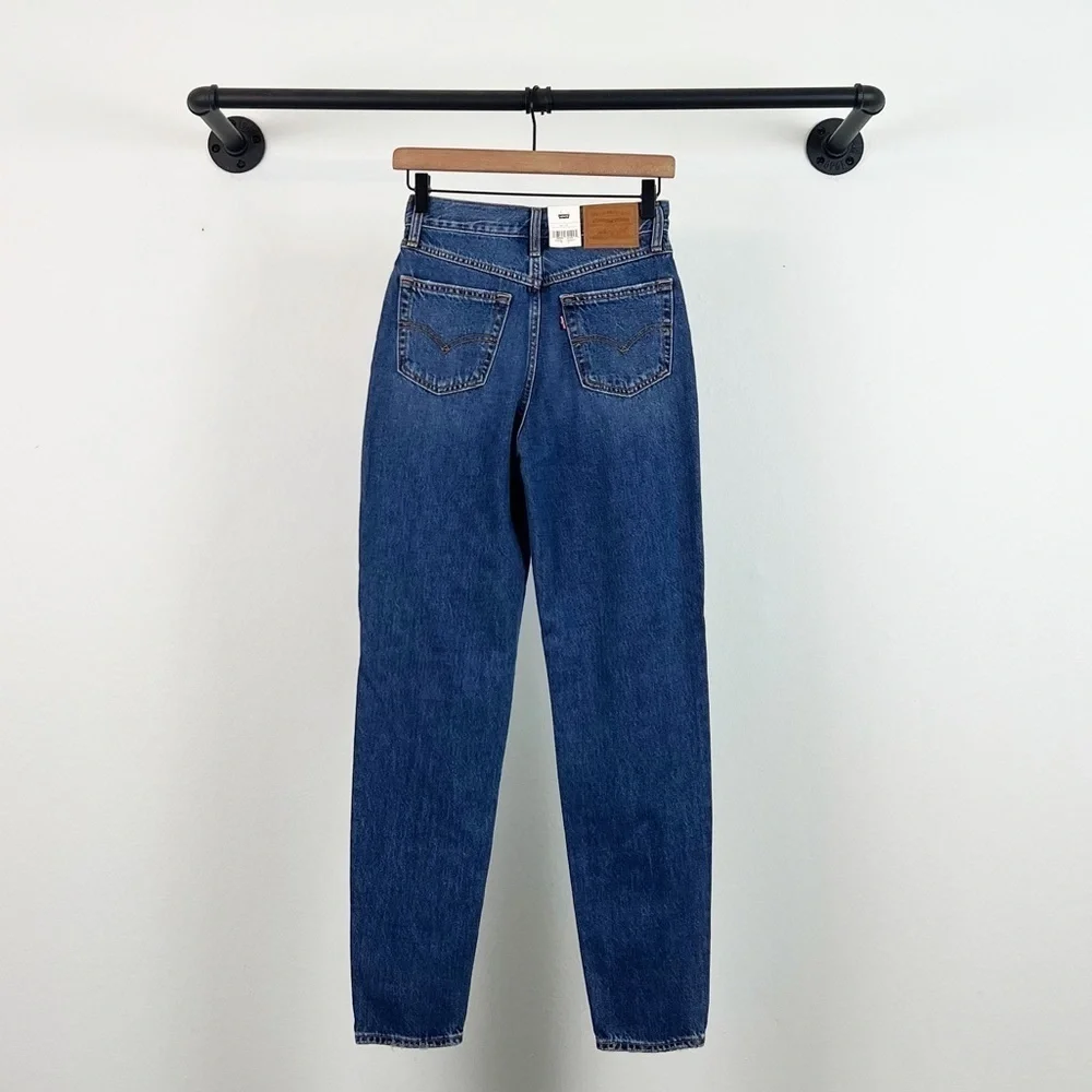 NWT Levi’s 80’s Ripped High Rise Mom Jeans in Boo Boo